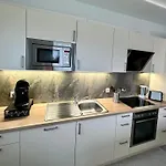 Exklusive Neubau-ferienwohnung In *