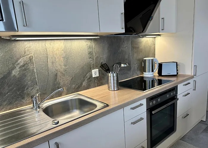 Exklusive Neubau-ferienwohnung In Апартаменты Варбург